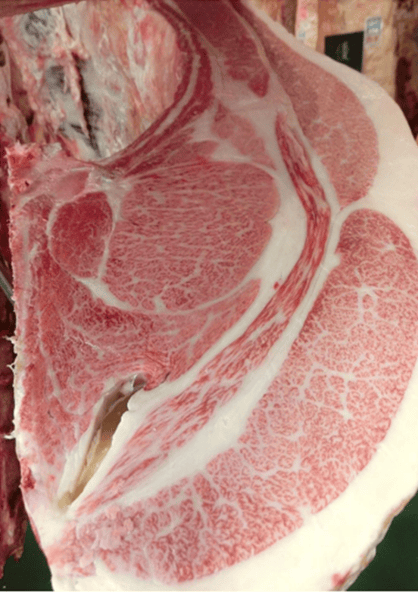 P7-8 写真③京都県内産最優秀賞小田切牧場(枝肉カット).png