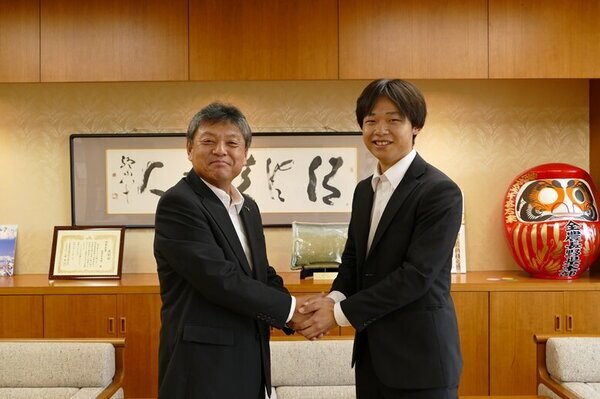 スピードスケートの伊藤誠悟選手とスポンサー契約