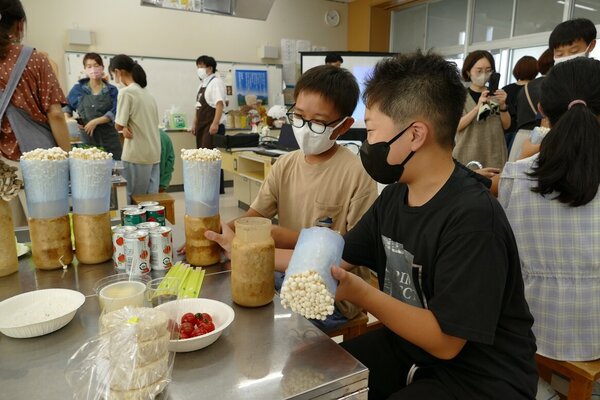 小学校できのこの食育授業