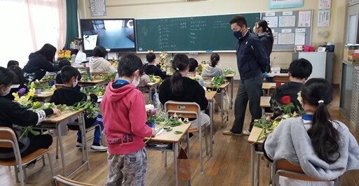 姫路市の3つの小学校で花育教室
