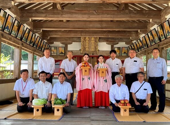 福岡県の宗像大社に県産農産物を奉納