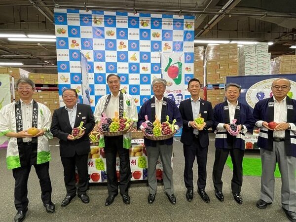 出荷本格化に向け「ぶどう三姉妹®」「りんご三兄弟®」のトップセールスを開催