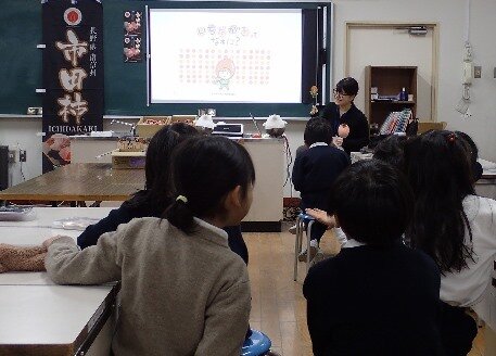 大阪の小学校で市田柿の食育