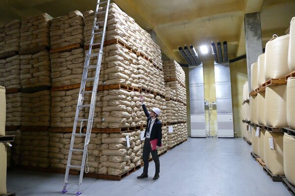 備蓄米の出荷状況と令和7年産米の生育状況を報道機関に説明