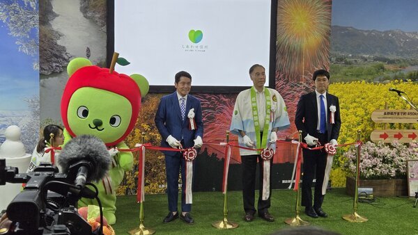 関西万博長野県ブースで長野県産果実・花きをPR
