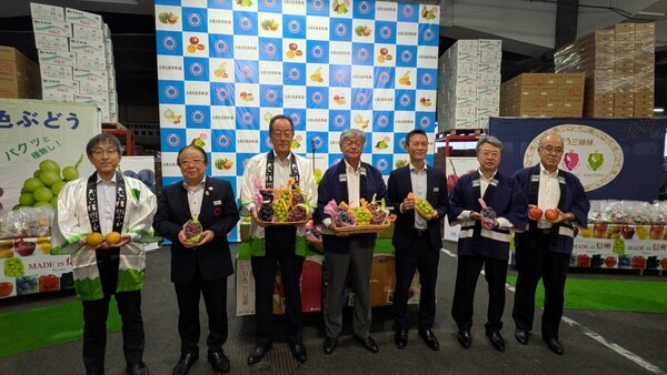 旬を発信！「ぶどう三姉妹®」「りんご三兄弟®」トップセールス開催