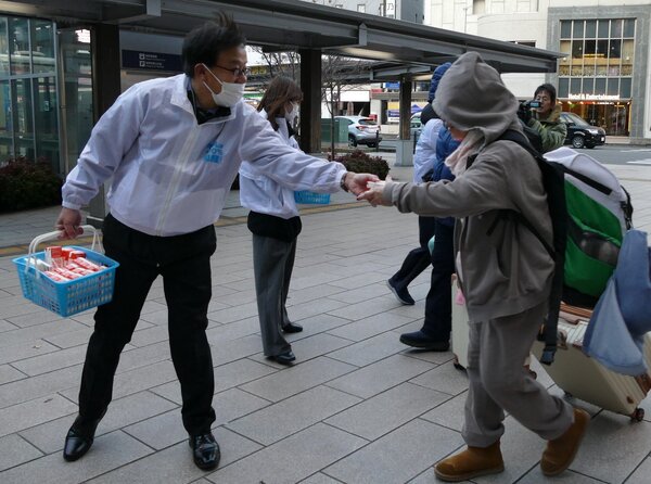 年末年始に牛乳を飲んで　　　　　　　　　　～長野駅前と松本駅前で牛乳PR～