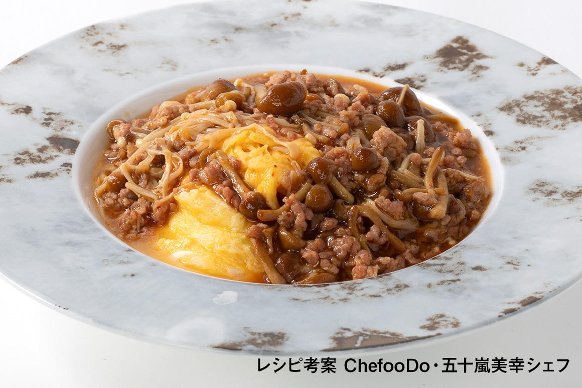 ふわふわ卵のきのこ挽き肉あんかけ