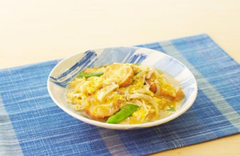 えのきたけと玉ねぎ、麩の卵とじ